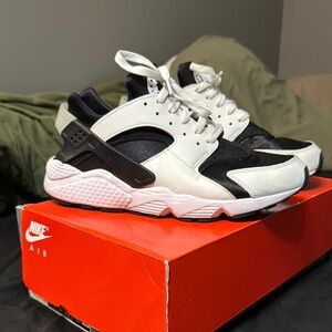 Nike Air Huarache Sneakers
